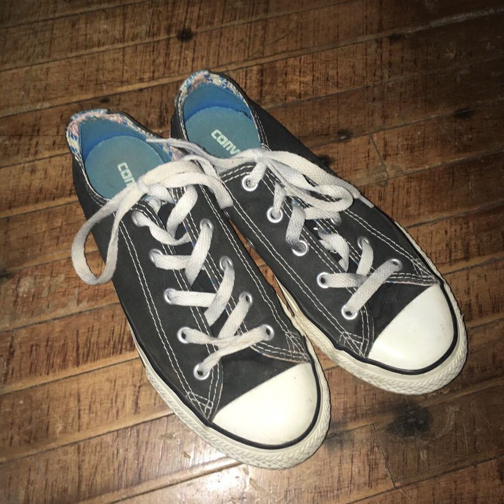 Converse low top Chuck Taylor youth 3 sneakers
